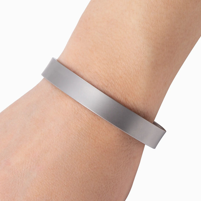 Steel bracelet with own engraving